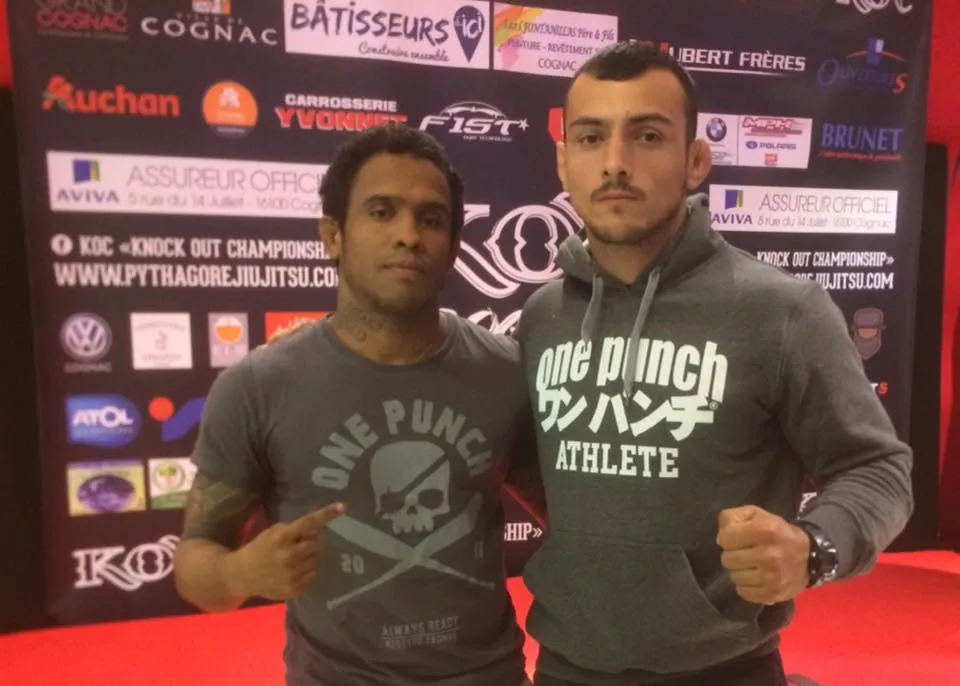Mestre Beto Ramos avec un combattant lors d’un gala