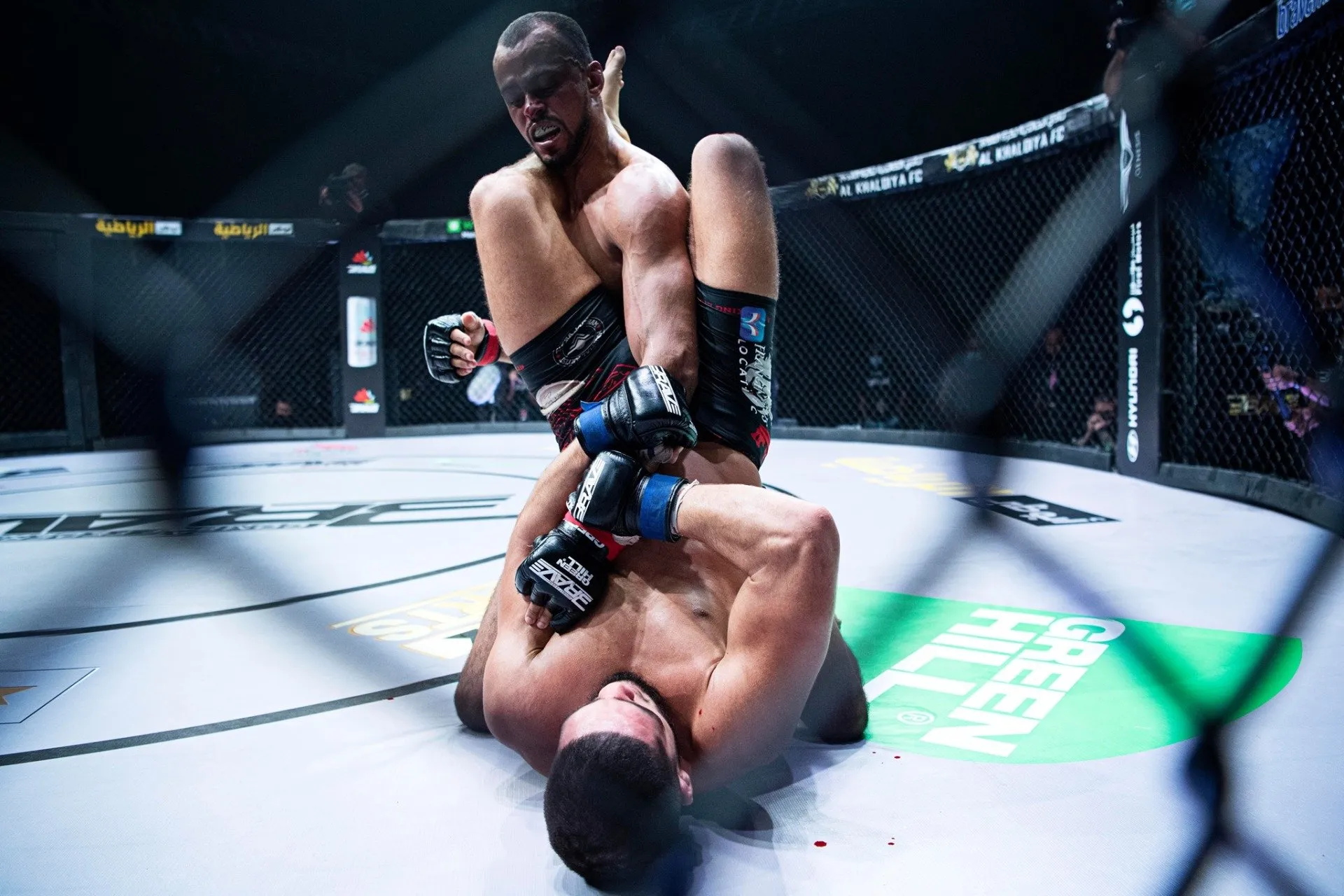 Combat au sol dans la cage, Brave CF