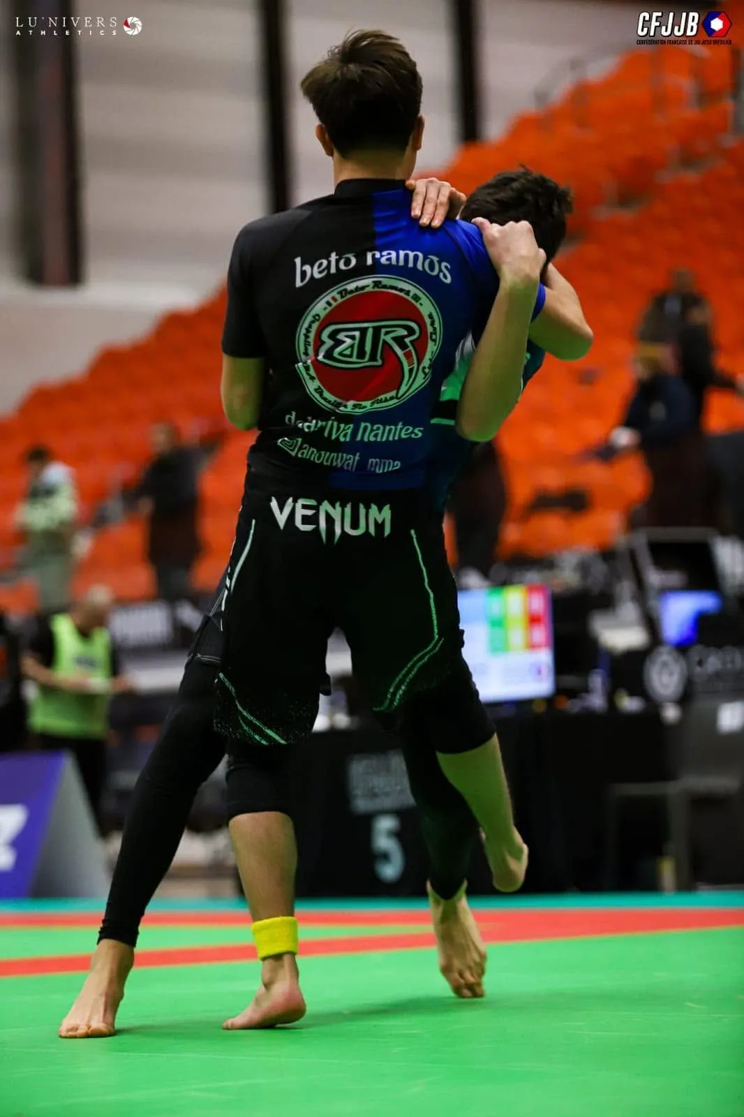 Jeune compétiteur du club en grappling