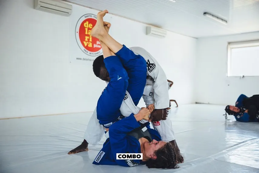 Travail de garde au sol en kimono