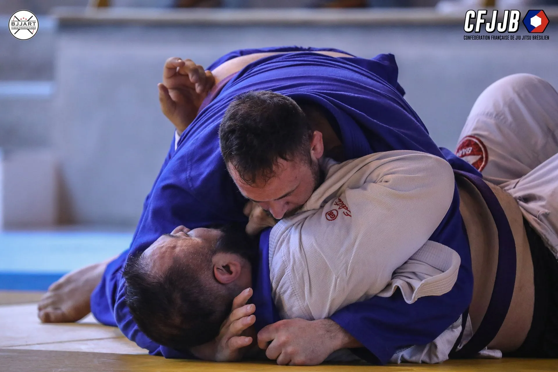 Combat de jiu-jitsu brésilien en compétition CFJJB