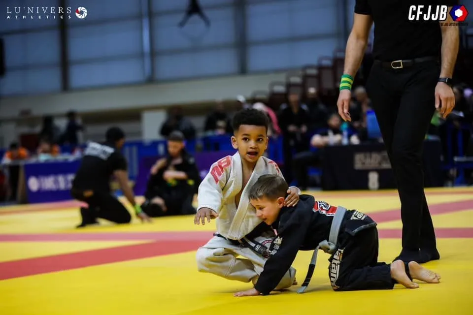 Jeunes compétiteurs de la Team Kids Delariva Nantes en compétition
