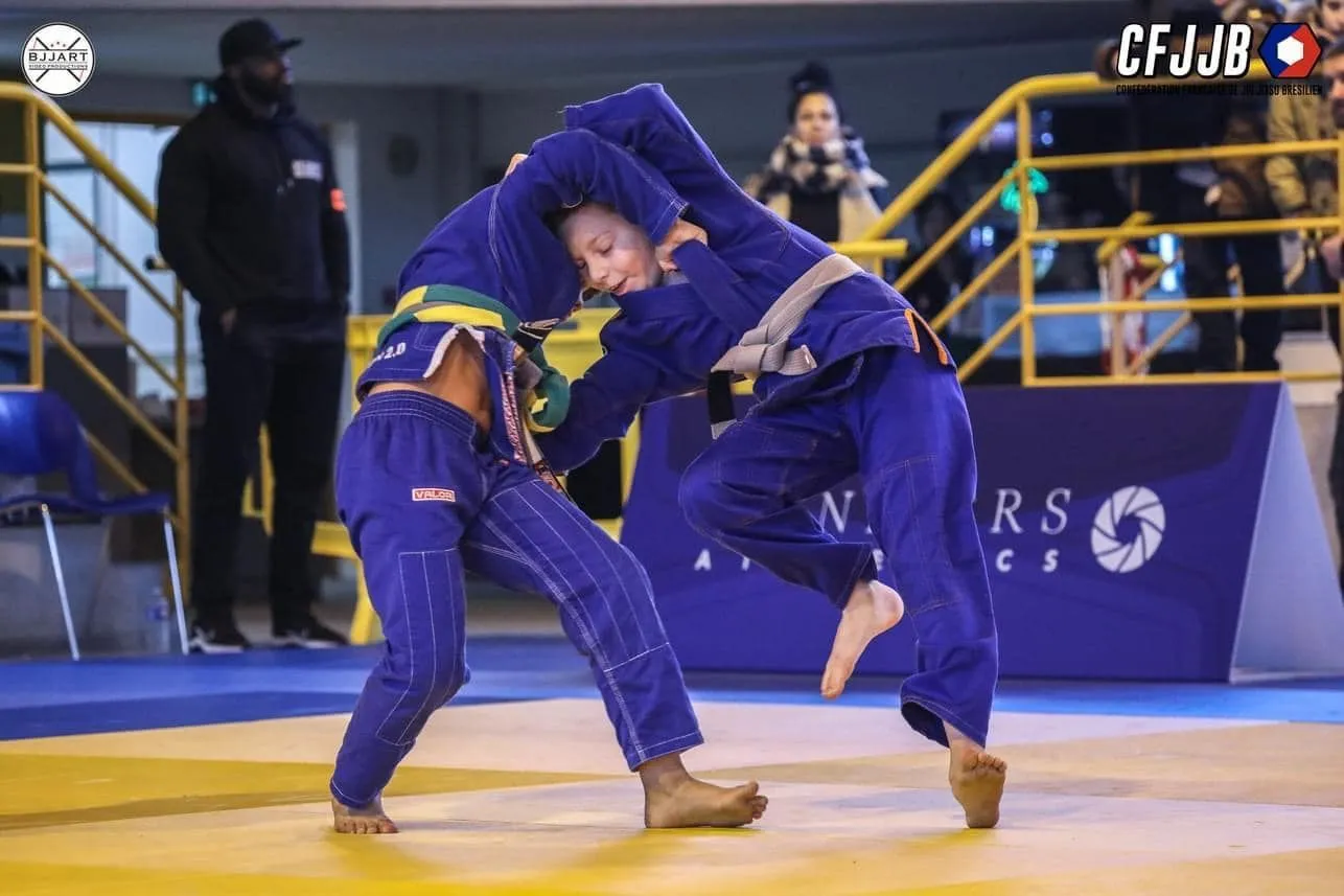 Jeunes compétiteurs de la Team Kids Delariva Nantes en compétition