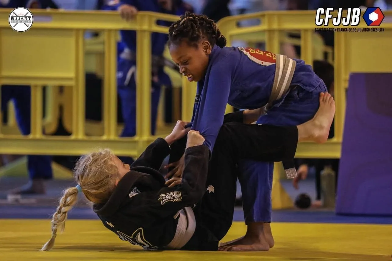 Jeunes compétiteurs de la Team Kids Delariva Nantes en compétition