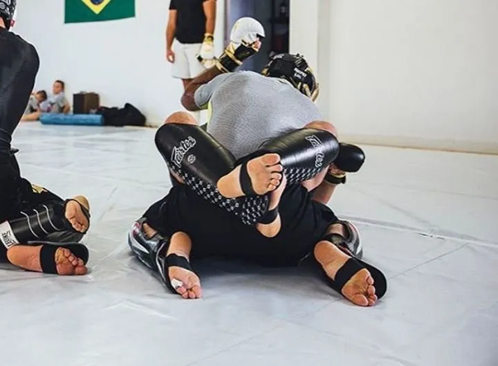 Contrôle au sol en MMA